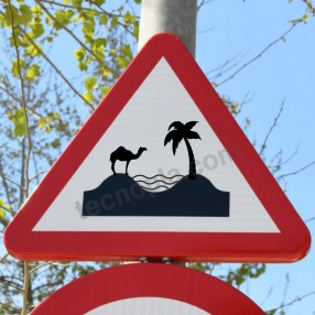 señales señal de trafico Signs traffic Street Art badenes oasis camello palmera oasis